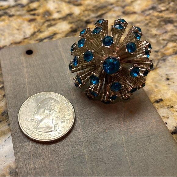 3/$30 Adjustable burst blue faux gem ring - Picture 13 of 13